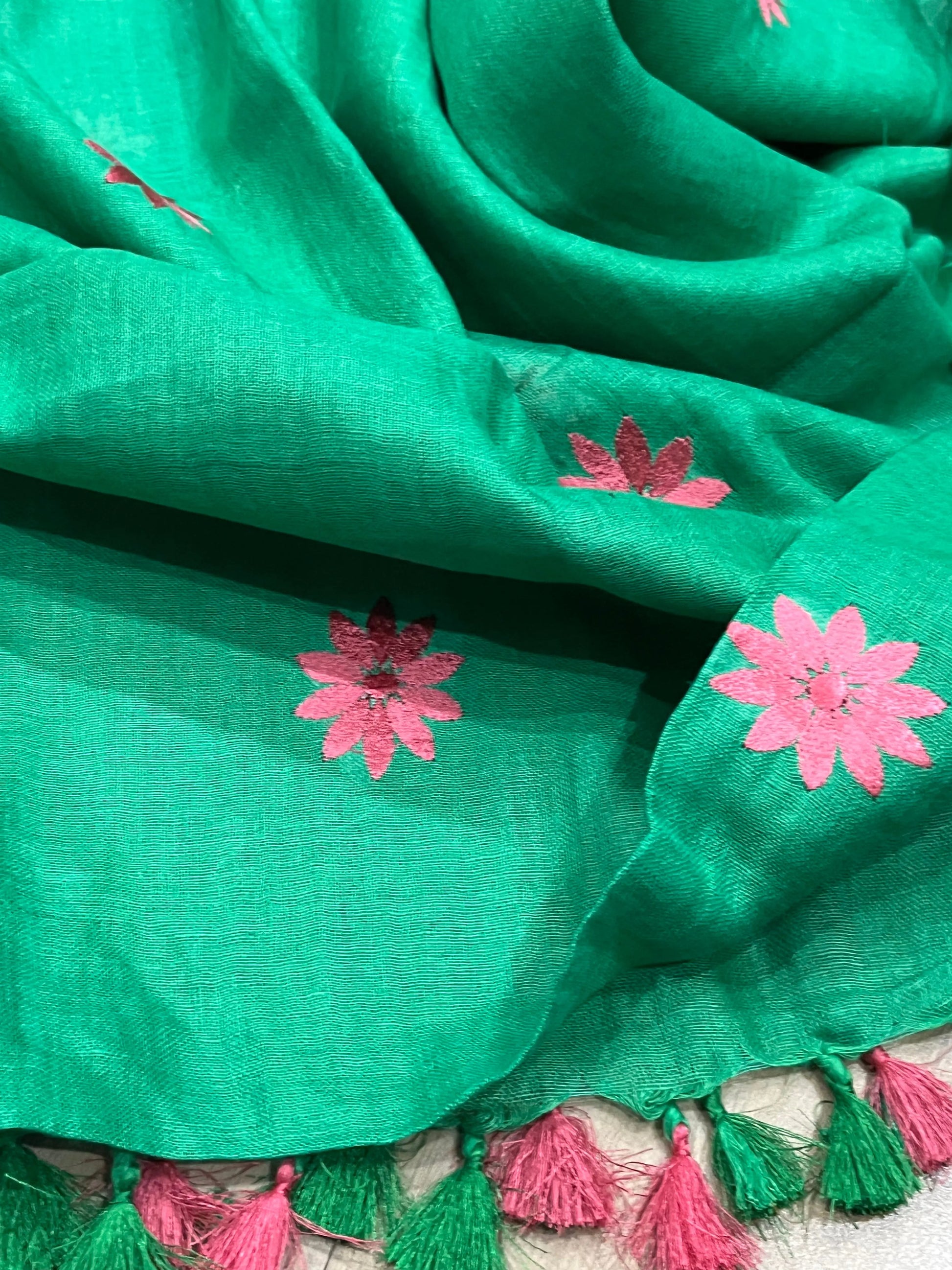 LINEN DUPATTA: Green Linen Dupatta with embroidered flower with Tassels | KIHUMS Dupatta kihums clothing