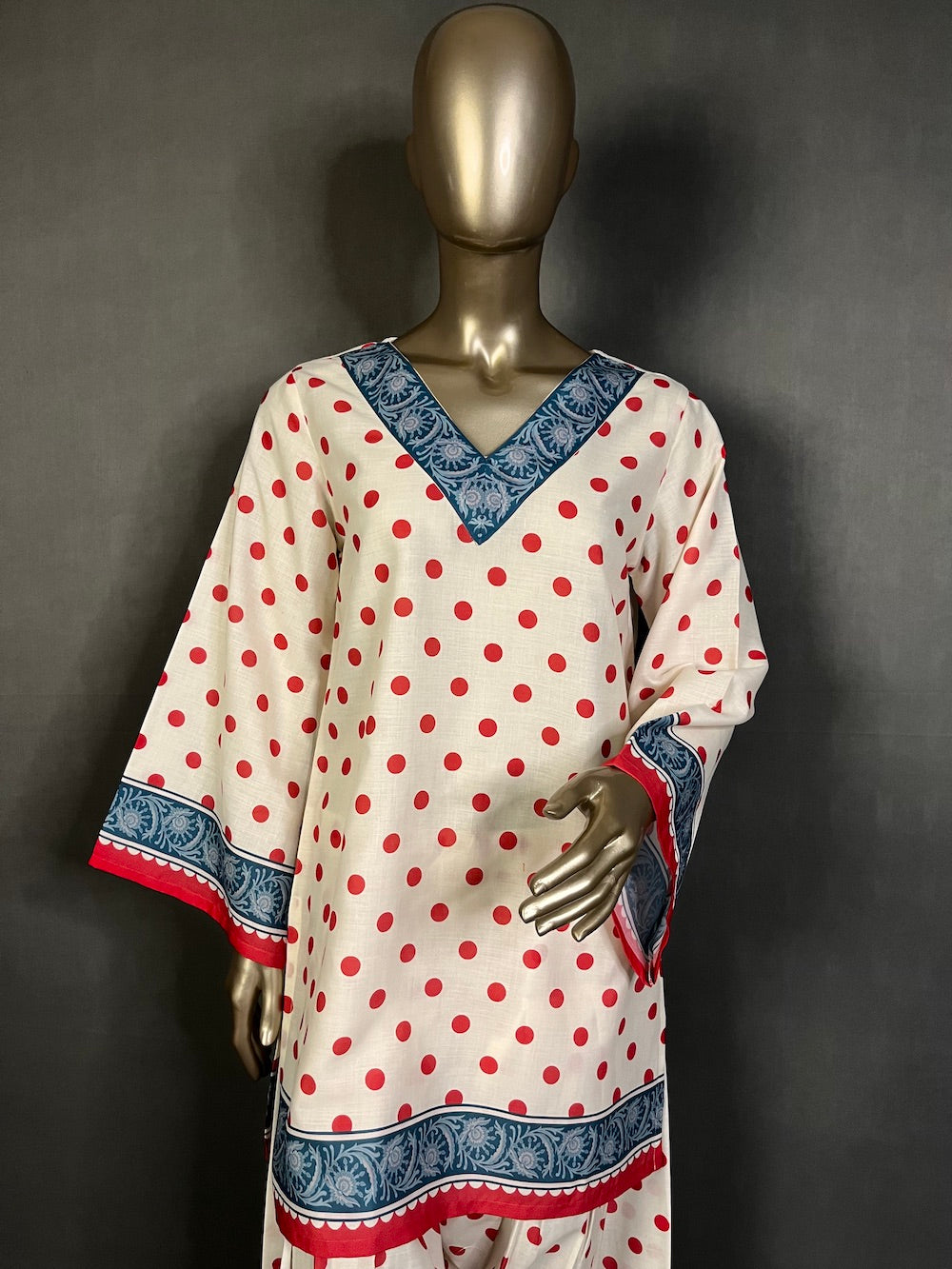 AMAIRA Off White Polka Printed Farshi Shalwar