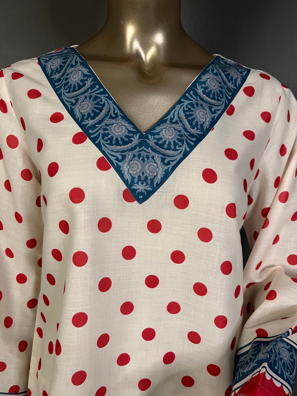 AMAIRA Off White Polka Printed Farshi Shalwar