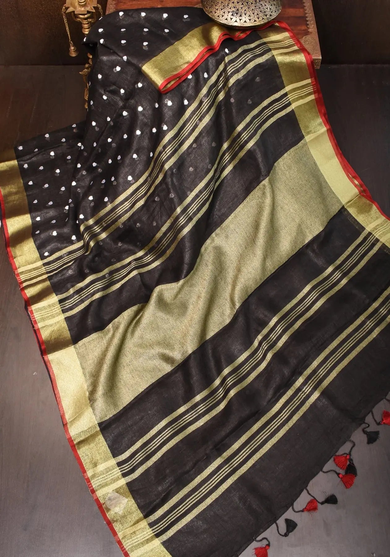 Hearts Embroidered Black Pure Linen Saree | KIHUMS Saree