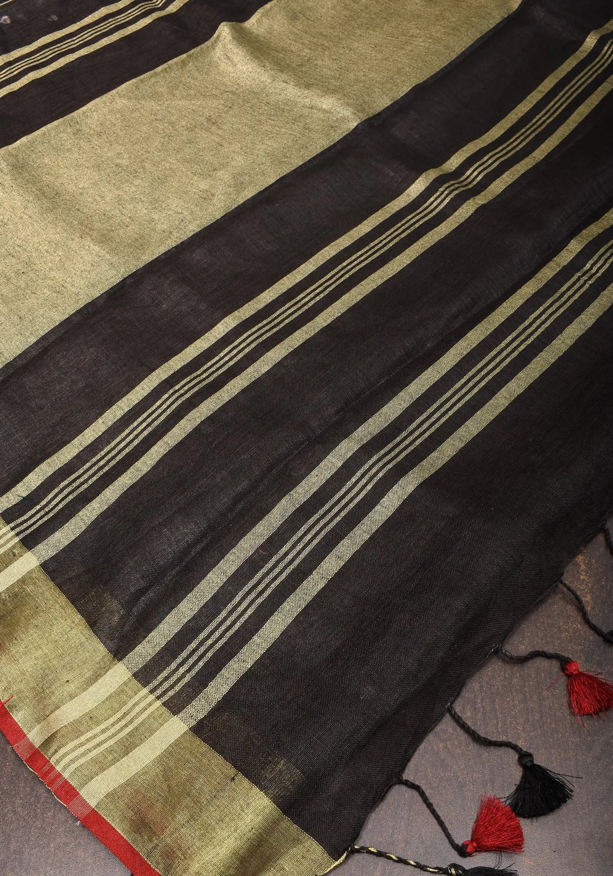 Hearts Embroidered Black Pure Linen Saree | KIHUMS Saree