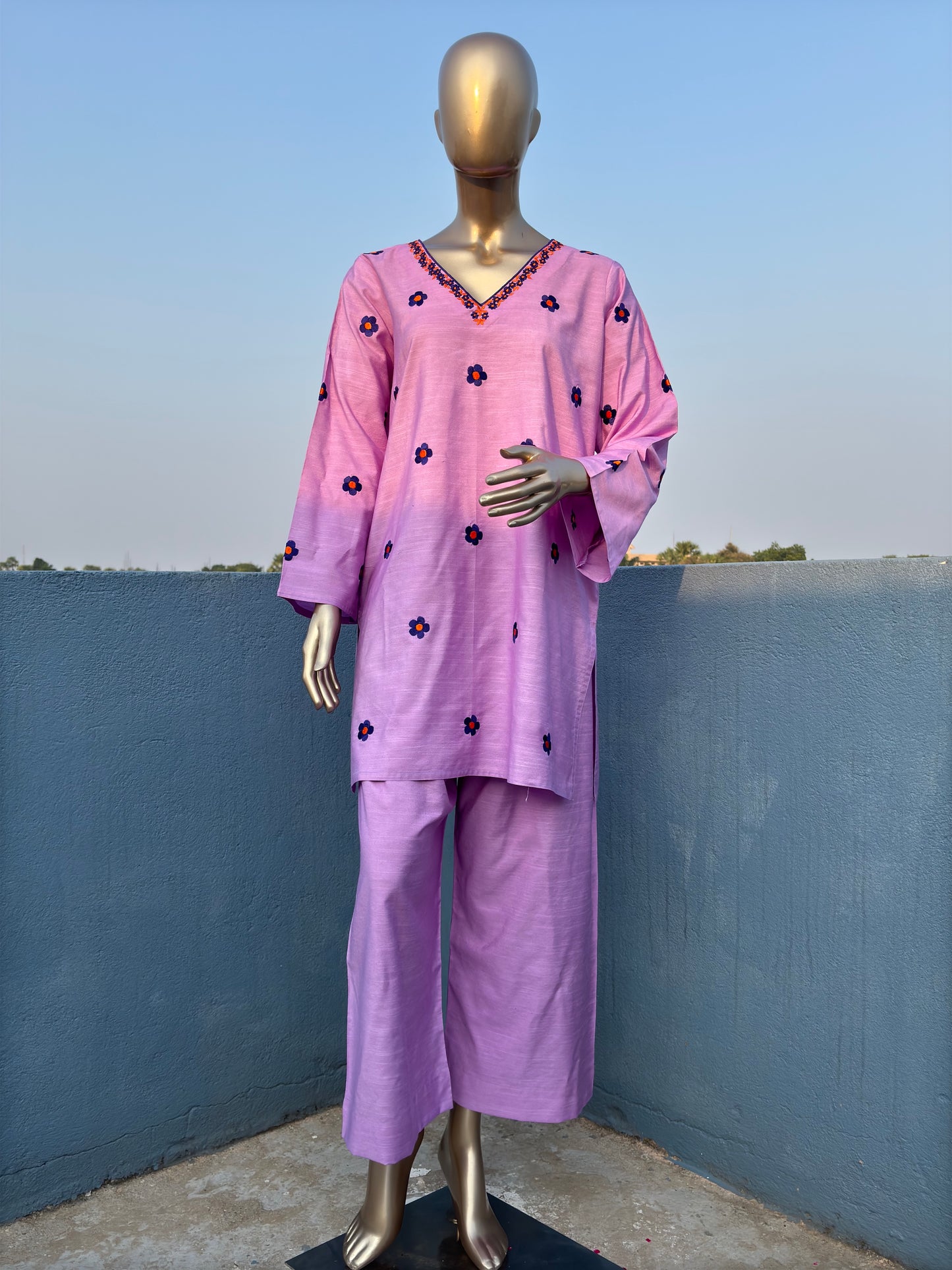 Lavendar- Pakistani Silhouette Floral Embroidery Kurta Set