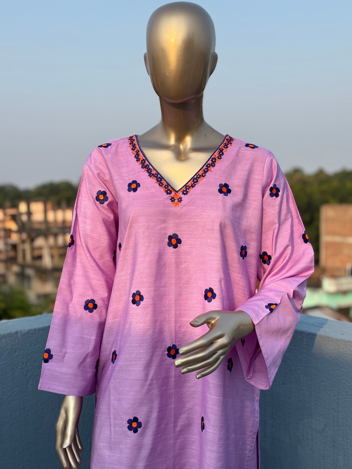 Lavendar- Pakistani Silhouette Floral Embroidery Kurta Set