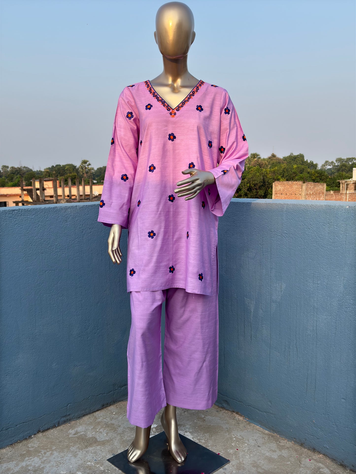 Lavendar- Pakistani Silhouette Floral Embroidery Kurta Set