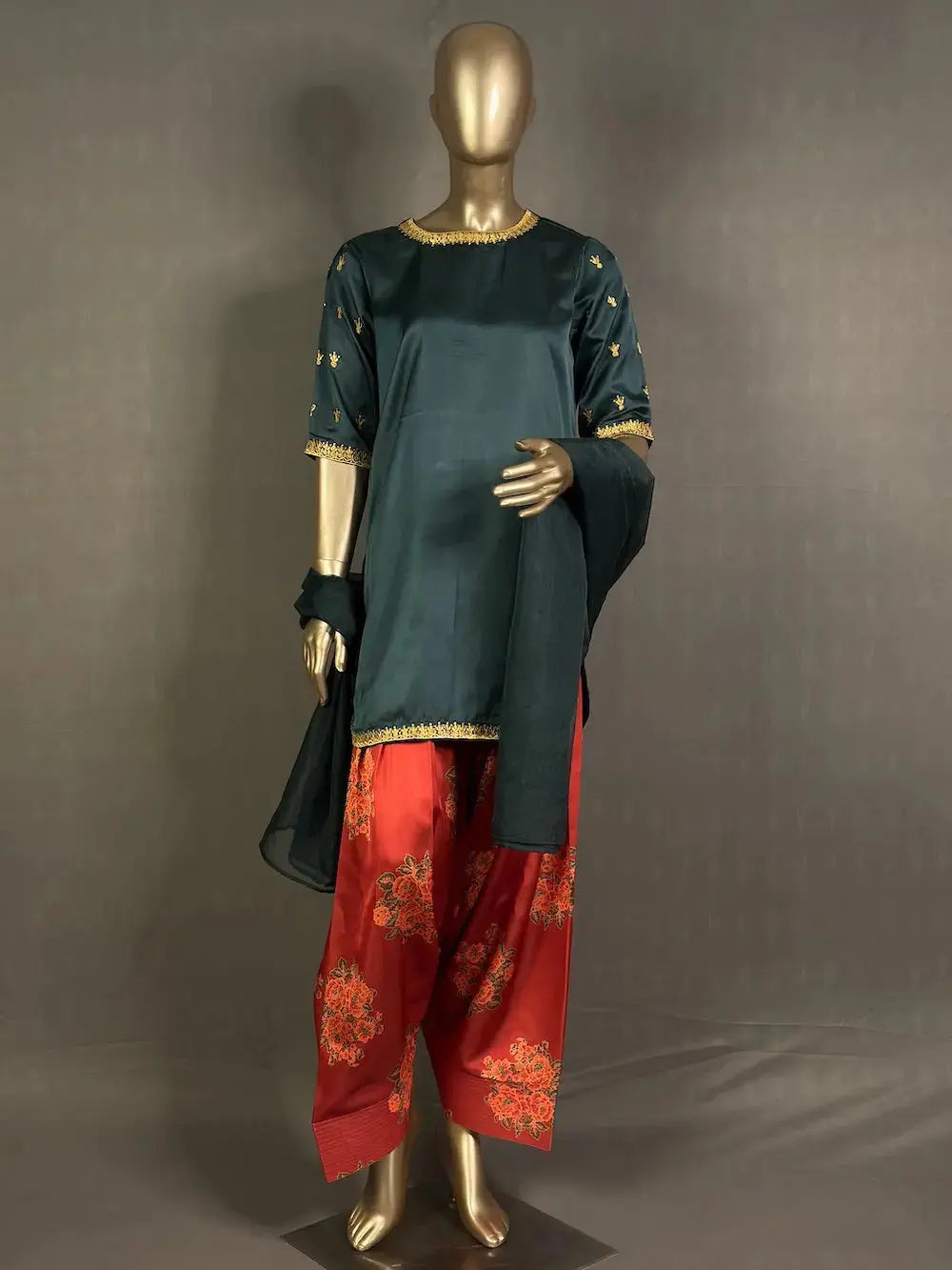 Farsi Style Pakistani Kurta Set | Embroidery work | Best Pakistani Kurta Sets for women kihums clothing