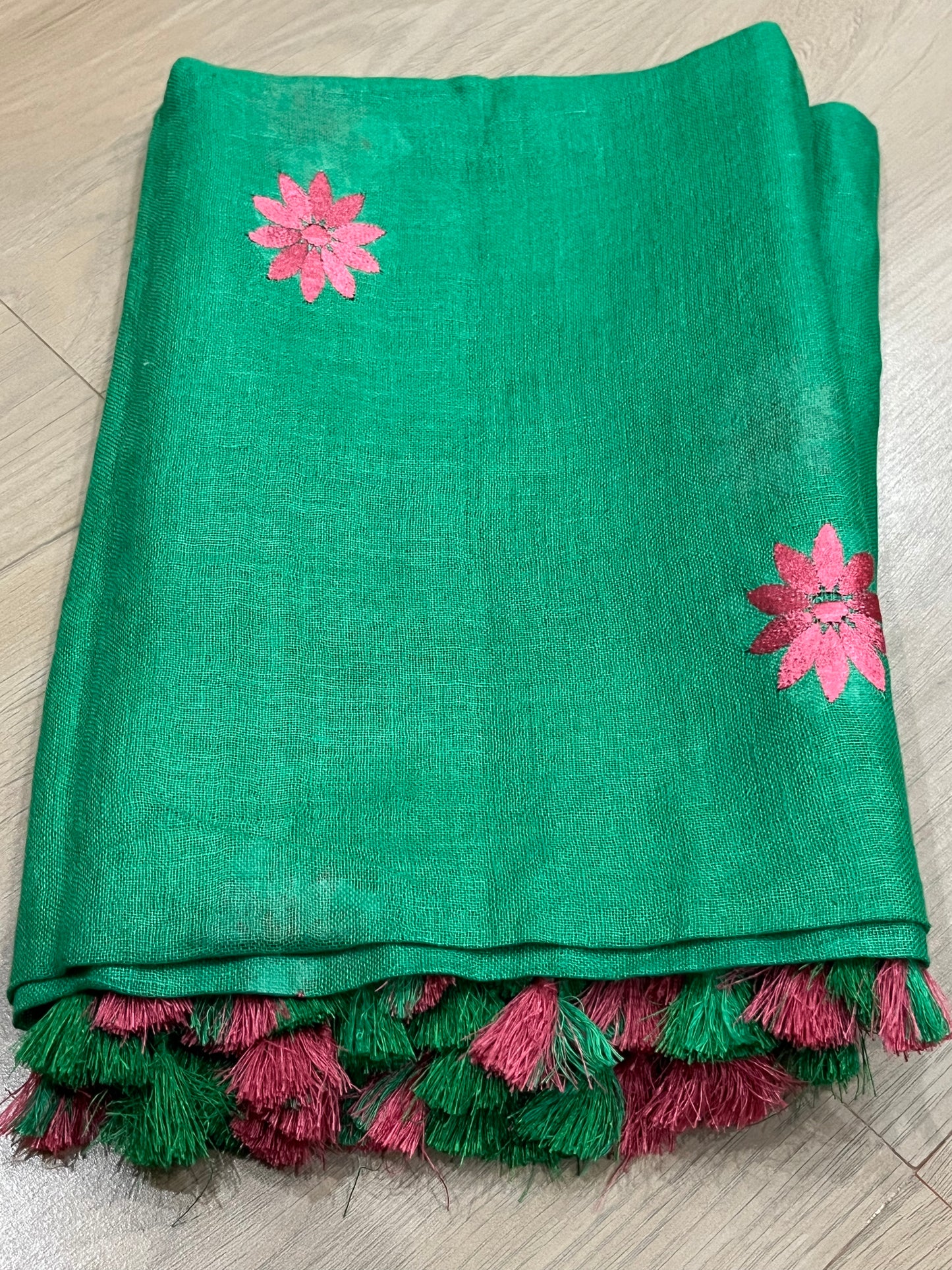 LINEN DUPATTA: Green Linen Dupatta with embroidered flower with Tassels | KIHUMS Dupatta