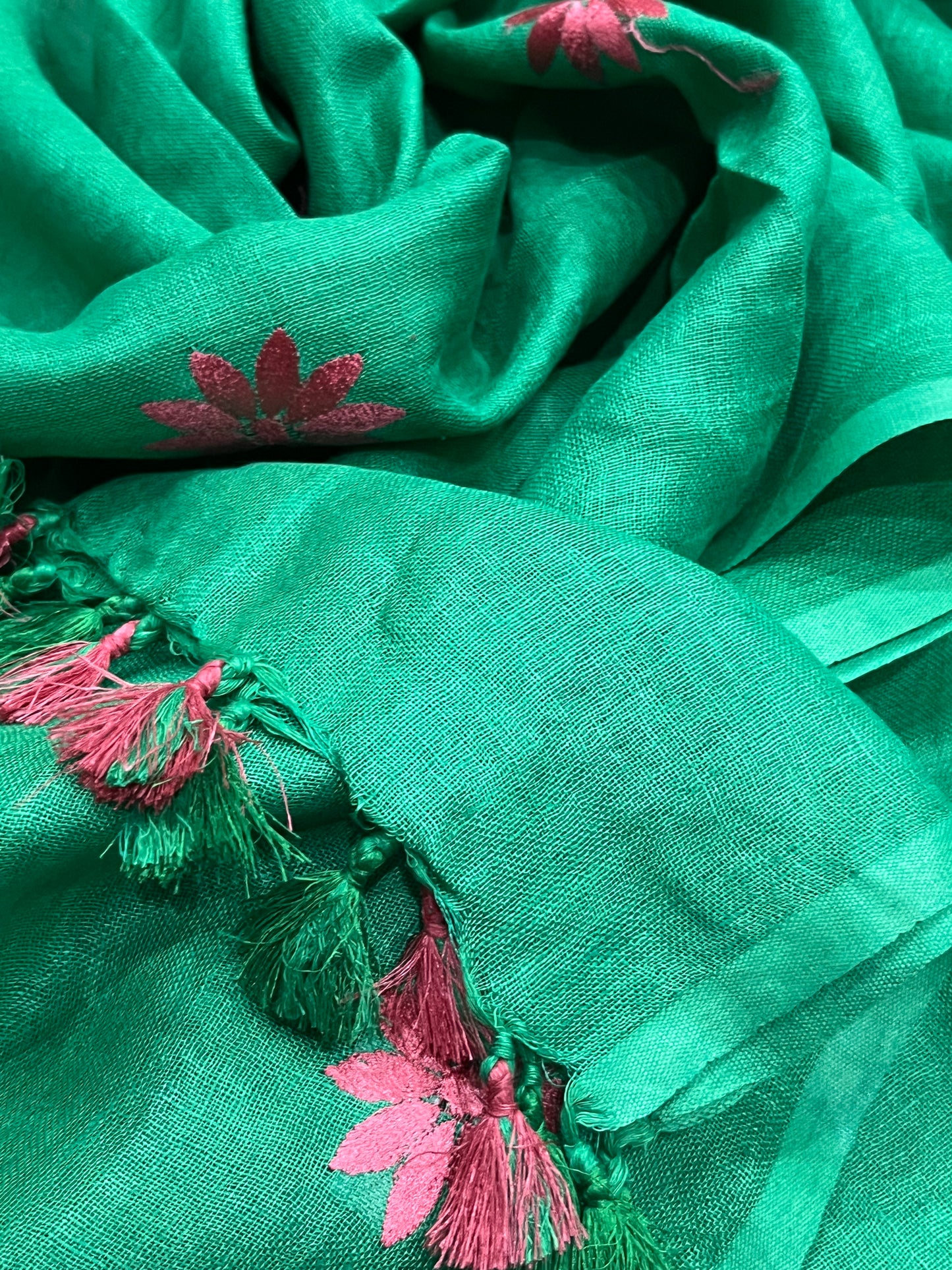 LINEN DUPATTA: Green Linen Dupatta with embroidered flower with Tassels | KIHUMS Dupatta