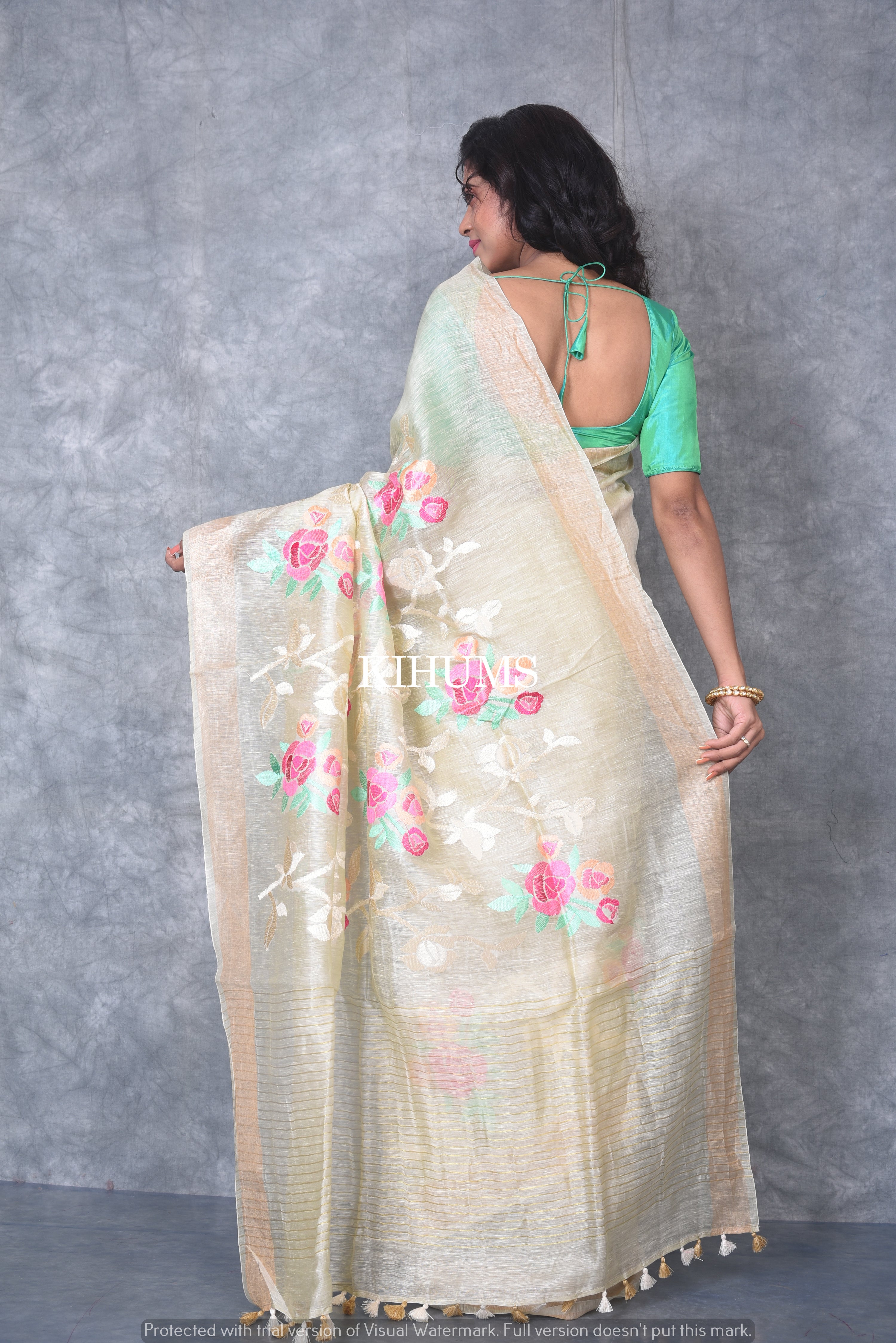 Muslin Jamdani Saree | Dhakai jamdani saree, Cotton saree designs, Saree  trends