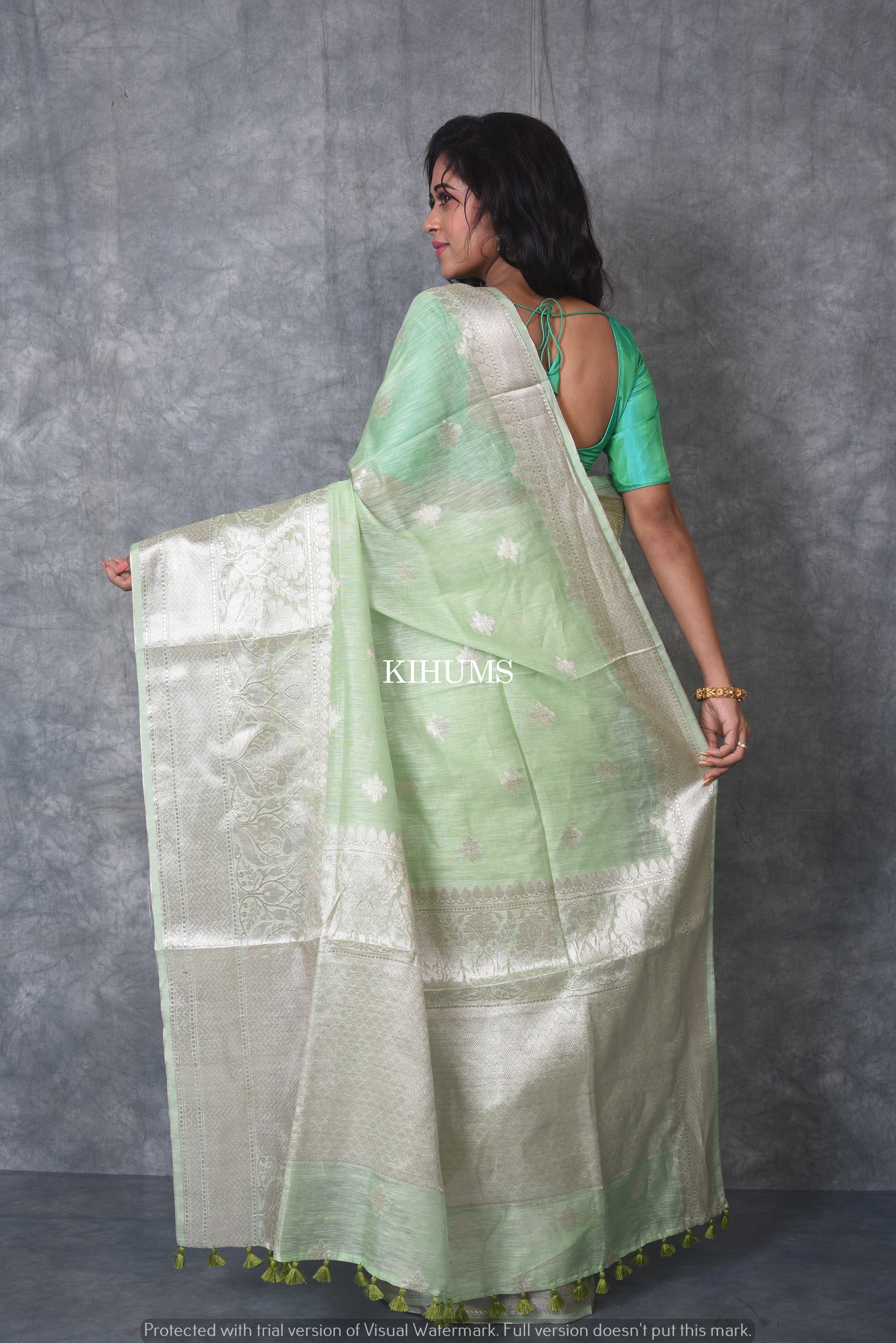 Buy HOUSE OF BEGUM Women's Light Green Chunri Buti Banarasi Saree With  Blouse Piece | Shoppers Stop